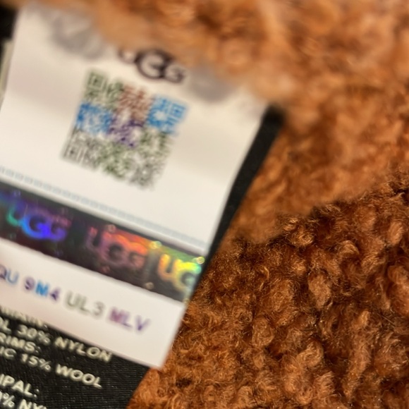 UGG Deann Cloudfluff V Neck Sweater, NWT - Picture 14 of 16